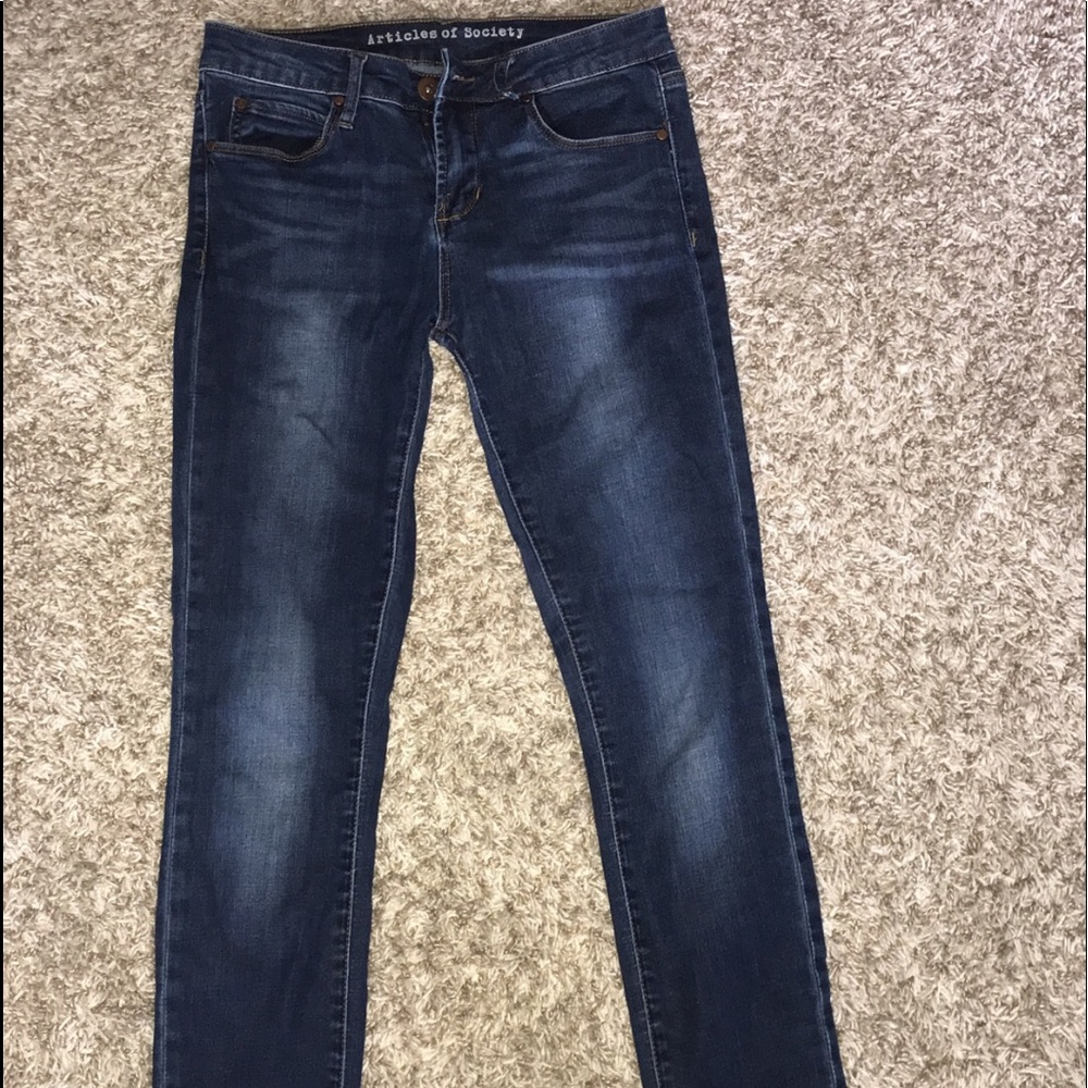 dark blue jeans !